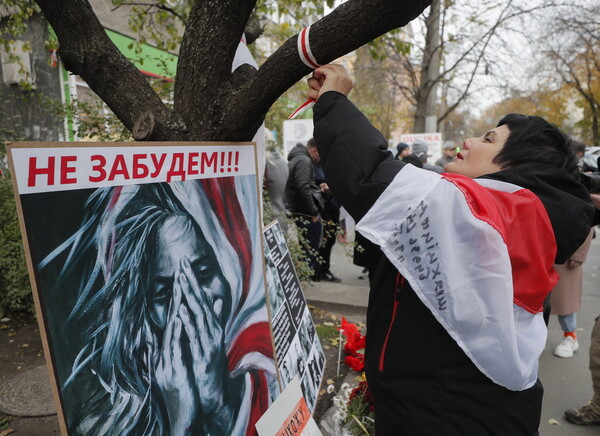 Λευκορωσία: Μαζικές κινητοποιήσεις μετά από θάνατο διαδηλωτή - Συλλήψεις, δακρυγόνα και σφαίρες καουτσούκ