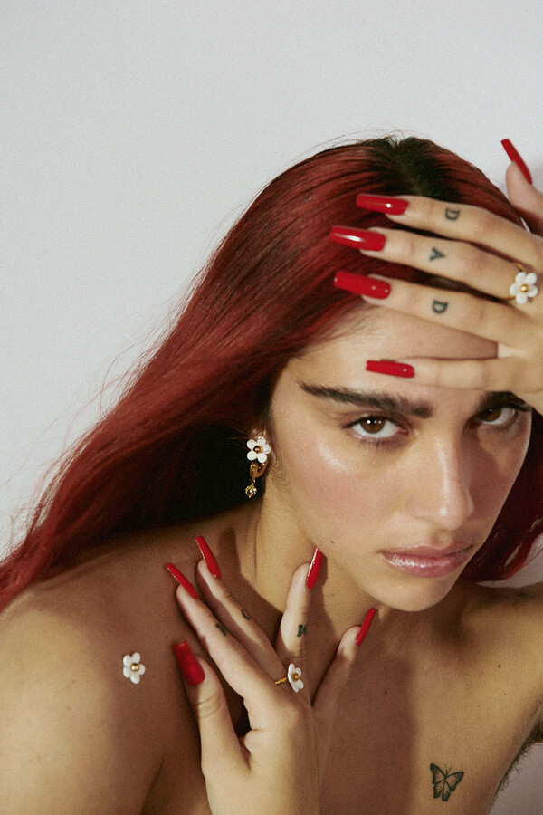 Η κόρη της Μαντόνα στην καμπάνια του Marc Jacobs: Avant-garde πόζες και τρίχες στη μασχάλη