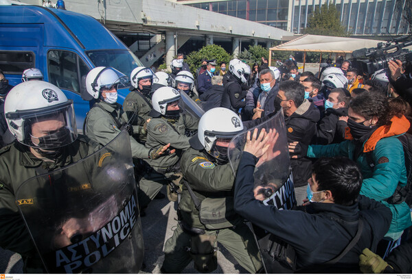 ΑΠΘ: Στον εισαγγελέα οι 31 συλληφθέντες- «Άγρια καταστολή» καταγγέλλει η αντιπολίτευση