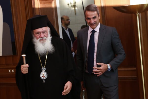 Μητσοτάκης σε Ιερώνυμο: Στο χέρι μας να κάνουμε Χριστούγεννα με ανοιχτές εκκλησίες