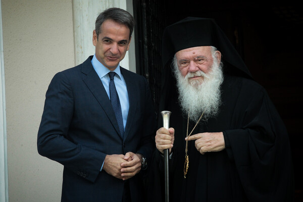 Τηλεφωνική επικοινωνία Μητσοτάκη - Ιερώνυμου για τον τρόπο εορτασμού των Χριστουγέννων
