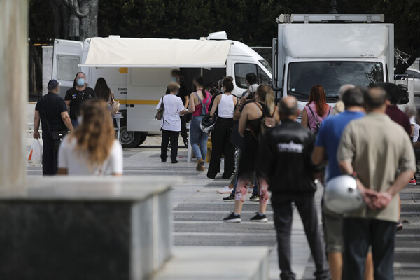 Μόσιαλος: Δεν πρέπει να είναι υποχρεωτικό το εμβόλιο για τον κορωνοϊό