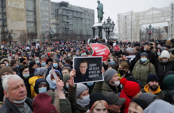Το Κρεμλίνο αρνείται τον διάλογο με τους υποστηρικτές του Ναβάλνι και τους κατηγορεί για βία