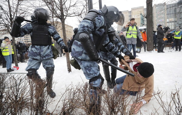 Ρωσία: Πάνω από 3.300 συλλήψεις διαδηλωτών - Στην Εντατική μια γυναίκα