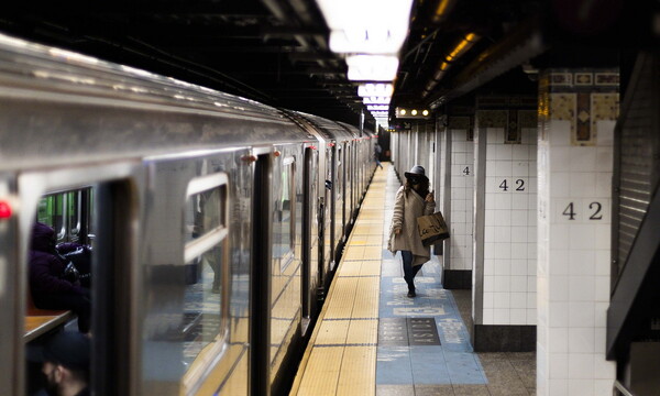 Άνδρας μαχαίρωνε ανυπεράσπιστους άστεγους στο μετρό της Νέας Υόρκης - Δύο νεκροί και δύο τραυματίες