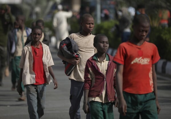 Νιγηρία: Ένοπλοι απήγαγαν εκατοντάδες μαθητές
