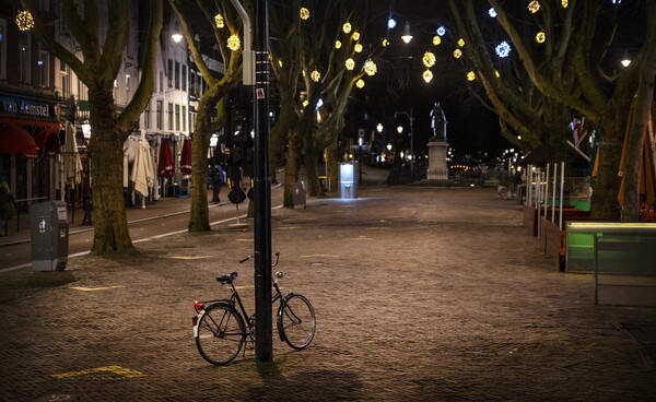 Ολλανδία: Η Γερουσία ενέκρινε το νομοσχέδιο για τη νυχτερινή απαγόρευση κυκλοφορίας