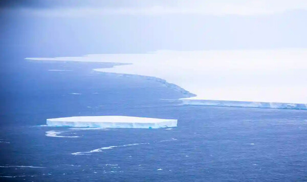 Το μεγαλύτερο παγόβουνο του κόσμου σε τροχιά πρόσκρουσης σε νησί του Ατλαντικού