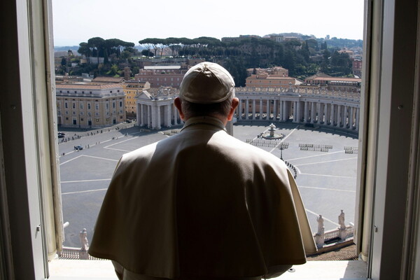 Ο πάπας δεσμεύεται να «ξεριζώσει το κακό» της σεξουαλικής κακοποίησης από την Καθολική Εκκλησία