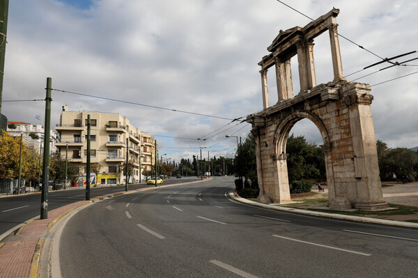 Προς παράταση το lockdown: Τα σενάρια για μετακινήσεις, σχολεία και εστίαση