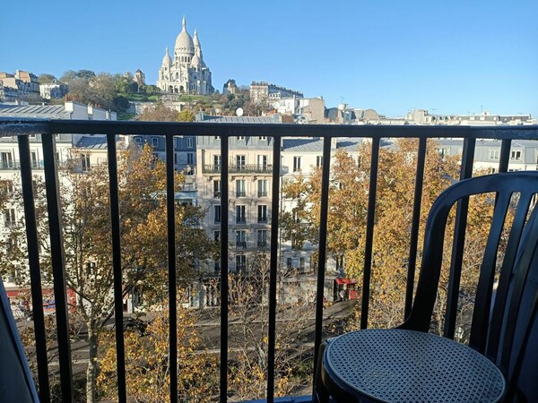 Ξενοδοχείο του Παρισιού φιλοξενεί άστεγους επειδή είναι άδειο λόγω πανδημίας