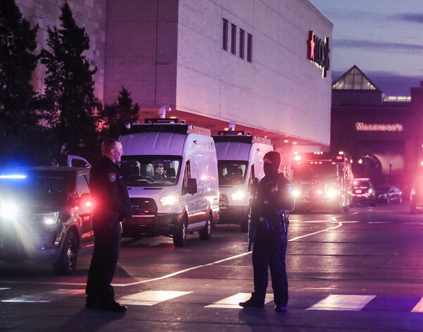 Πυροβολισμοί σε εμπορικό κέντρο στο Μιλγουόκι- 8 άνθρωποι τραυματίστηκαν
