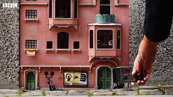 AnonyMouse: Μια μυστική οργάνωση καλλιτεχνών φτιάχνει μίνι παλάτια για τα ποντίκια των δρόμων