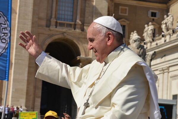 Βατικανό: Έρευνα για like από τον λογαριασμό του Πάπα Φραγκίσκου σε φωτογραφία μοντέλου στο Instagram