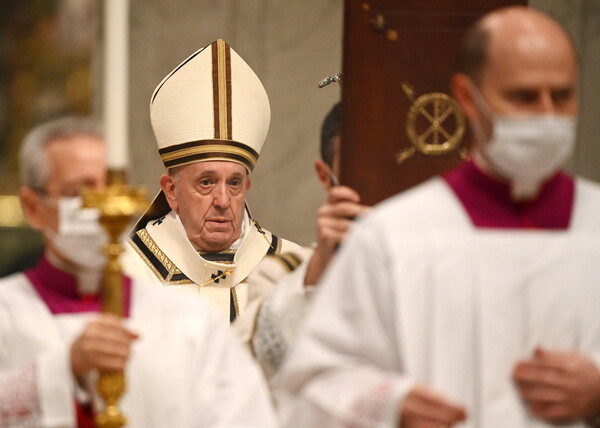 «Μια πόρτα άνοιξε»- Ο πάπας Φραγκίσκος διόρισε την πρώτη γυναίκα σε υψηλό πόστο στη Σύνοδο των Επισκόπων