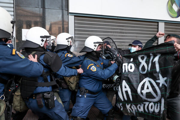 Επεισόδια και χημικά στην πορεία για τον Δημήτρη Κουφοντίνα