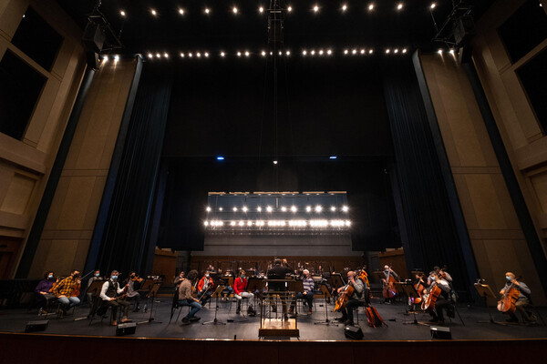 Στην πρόβα της Κρατικής Ορχήστρας Θεσσαλονίκης εν μέσω πανδημίας (Φωτογραφίες)