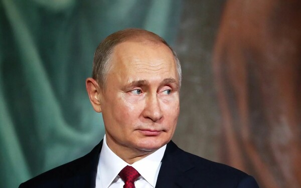 Ο Πούτιν «σκέφτεται» να δεχτεί την πρόσκληση του Μασκ για μια συζήτηση μέσω Clubhouse