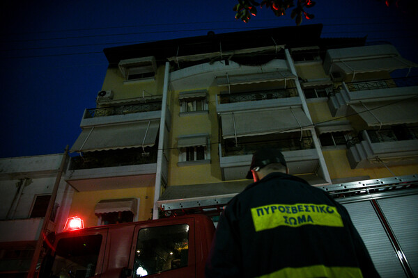 Φωτιά σε διαμέρισμα στην Ακαδημίας- Μεγάλη κινητοποίηση της πυροσβεστικής