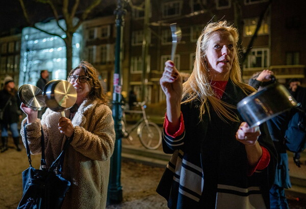 Ολλανδία: Ο Ρούτε ανακοίνωσε καραντίνα 5 εβδομάδων εν μέσω αποδοκιμασιών - Πάνω από 10.000 νεκροί