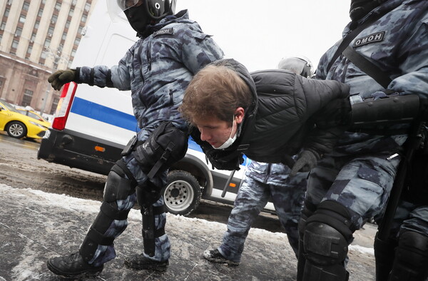 Σε πολικές θερμοκρασίες οι διαδηλώσεις για τον Ναβάλνι - Πάνω από 450 άτομα υπό κράτηση