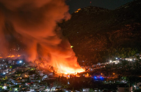 Σάμος: Φωτιά κοντά στο ΚΥΤ - Εκκενώθηκε ο καταυλισμός προσφύγων