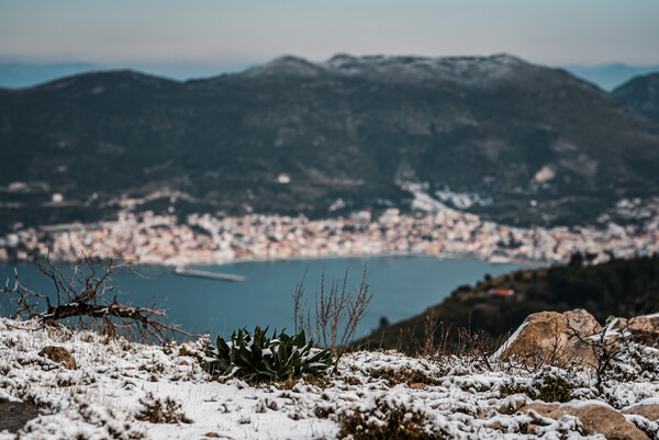 Χιόνισε στη Σάμο: Στα λευκά ορεινές κοινότητες - Στους 0 βαθμούς η θερμοκρασία (ΕΙΚΟΝΕΣ)