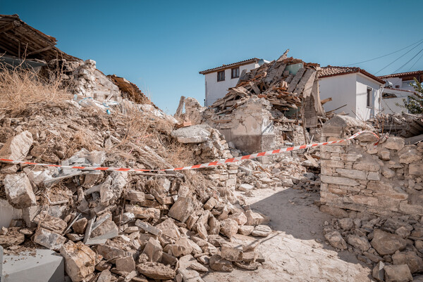 Σάμος, η επόμενη μέρα: Εικόνες καταστροφής στο νησί από τον σεισμό 6,7 Ρίχτερ