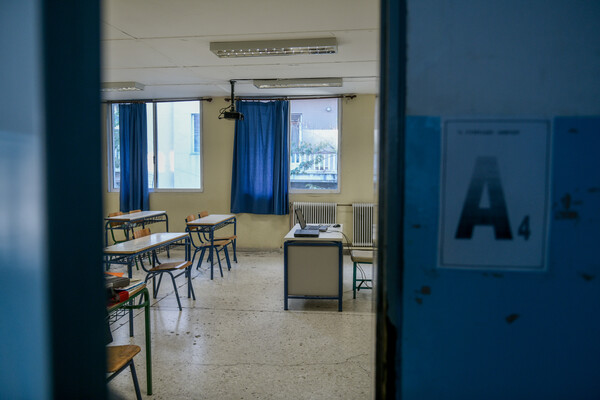 Σαρηγιάννης: «Γυμνάσια, Α' και Β' Λυκείου να μην ανοίξουν ως το τέλος της χρονιάς»