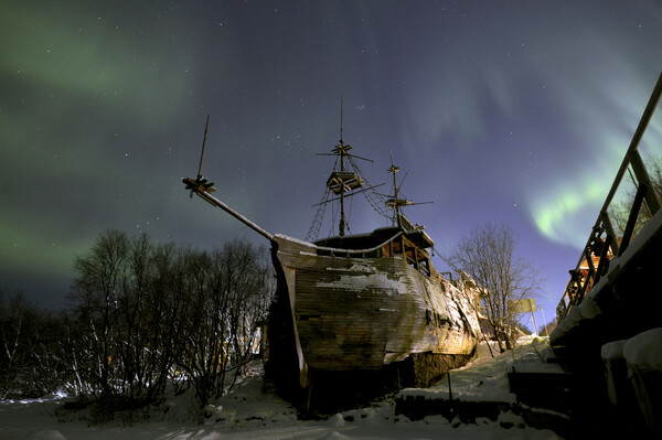 Το Βόρειο Σέλας πάνω από το Μούρμανσκ της Ρωσίας - Μαγικές εικόνες στον ουρανό