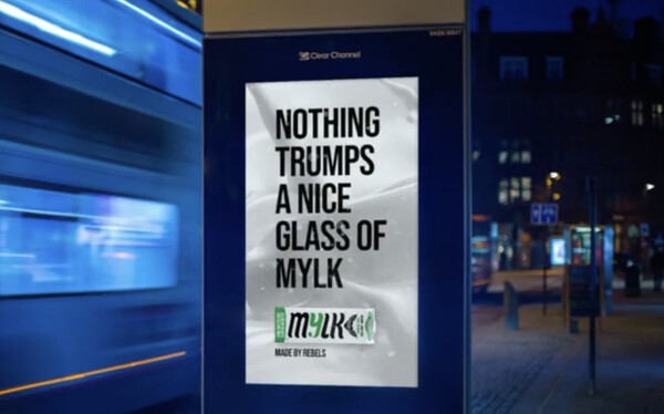 «Τραμπ γ*******»: Κρυφά μηνύματα σε διαφημίσεις γαλακτοκομικής εταιρείας