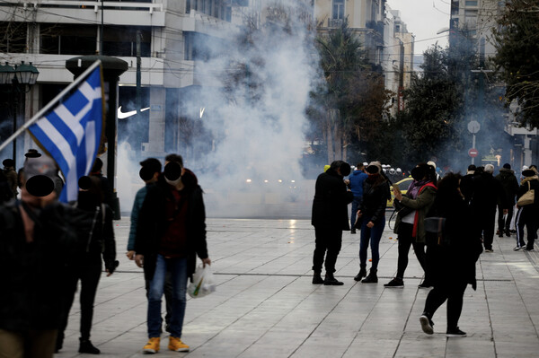 Επεισόδια και χημικά στην Αθήνα σε συγκέντρωση κατά του lockdown