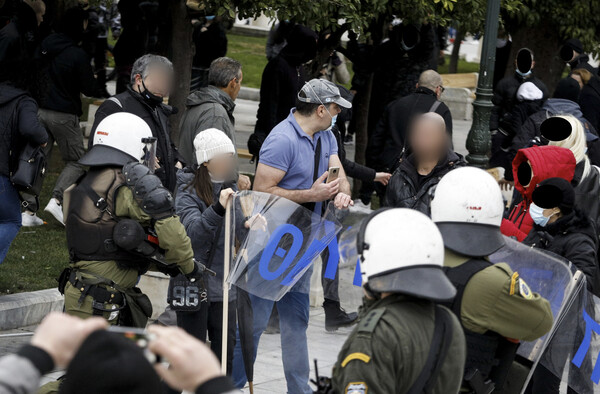 Επεισόδια και χημικά στην Αθήνα σε συγκέντρωση κατά του lockdown