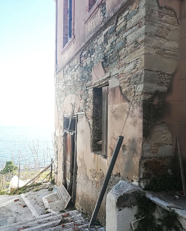 Το εμβληματικό αρχοντικό του Ιωάννη Παπουτσάνη στο Πλωμάρι κινδυνεύει