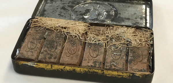 Σοκολάτα 120 ετών βρέθηκε στα προσωπικά αντικείμενα Αυστραλού ποιητή