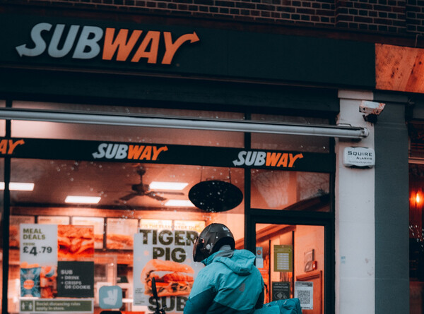 Τα σάντουιτς τόνου της Subway δεν περιέχουν τόνο αλλά «μείγμα παρασκευασμάτων», σύμφωνα με μήνυση