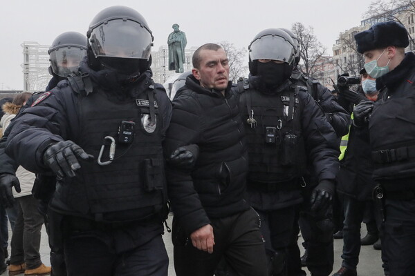 Ρωσία: Μαζικές συλλήψεις σε διαδηλώσεις υπέρ του Αλεξέι Ναβάλνι