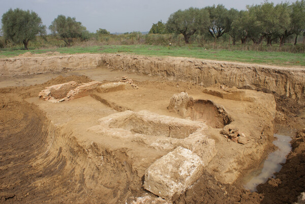 Ηλεία: Αποκάλυψη 8 τάφων σε ανασκαφή -Τμήμα της δυτικής νεκρόπολης της αρχαίας πόλης της Ήλιδος