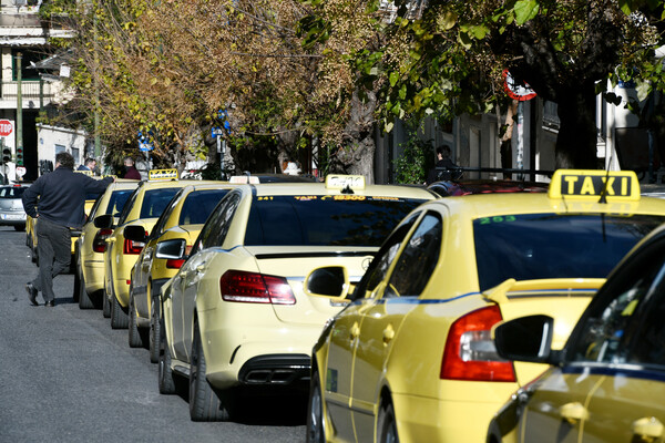 Lockdown στην Αττική: Πόσα άτομα επιτρέπονται σε αυτοκίνητα και ταξί