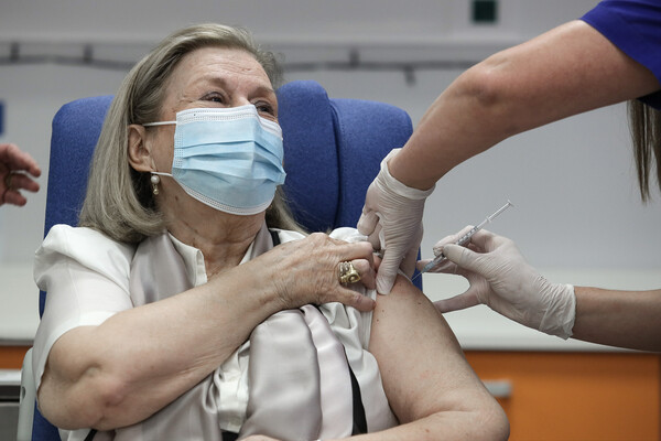 Θεοδωρίδου: Η αλήθεια για τις αλλεργίες και το εμβόλιο του κορωνοϊού - «Επικίνδυνη παραπληροφόρηση»