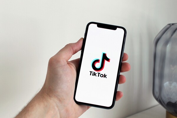 Έρευνα από το TikTok για βίντεο που προωθούν τη λιμοκτονία και την ανορεξία