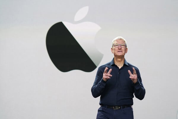 Tim Cook: Παρενέβη ώστε να κοπεί η σειρά για το site που είχε αποκαλύψει την ομοφυλοφιλία του