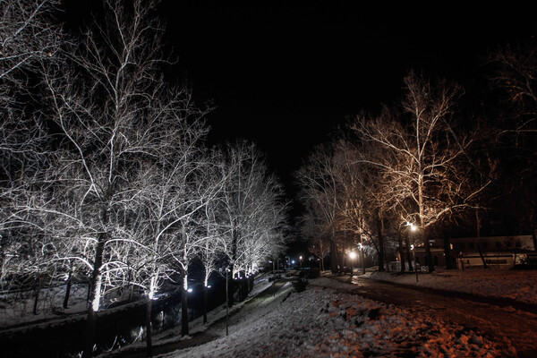 Νυχτερινή βόλτα στην παγωμένη πόλη των Τρίκαλων