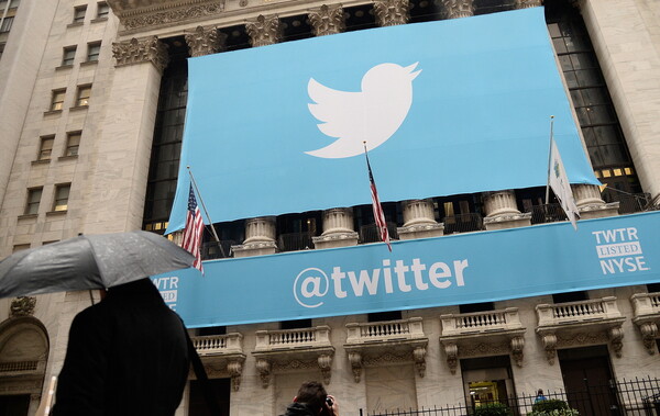 Το Twitter έκλεισε πάνω από 70.000 λογαριασμούς αφιερωμένους σε αναρτήσεις για την QΑnon
