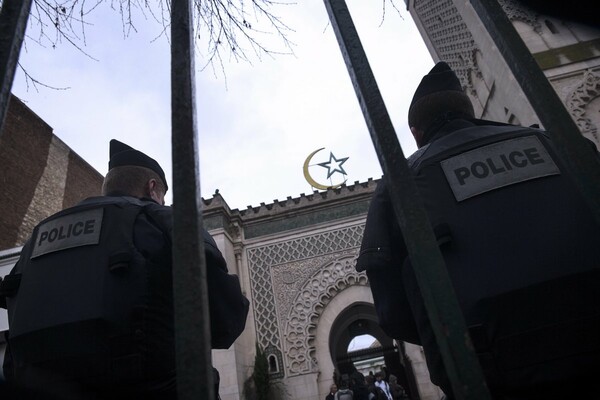 Γαλλία: Έρευνες σε 76 τζαμιά - Μαζική επιχείρηση κατά του «ισλαμιστικού αυτονομισμού»