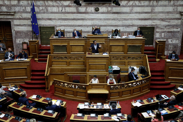 Υπόθεση Folli Follie: «Πόλεμος» ανακοινώσεων μεταξύ ΝΔ και ΣΥΡΙΖΑ