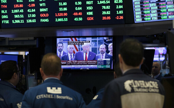Άνοδος στις διεθνείς αγορές: Οι επενδυτές «αγνόησαν» το χάος στις ΗΠΑ - «Άνευ σημασίας, ύστατη μάχη του Τραμπ»