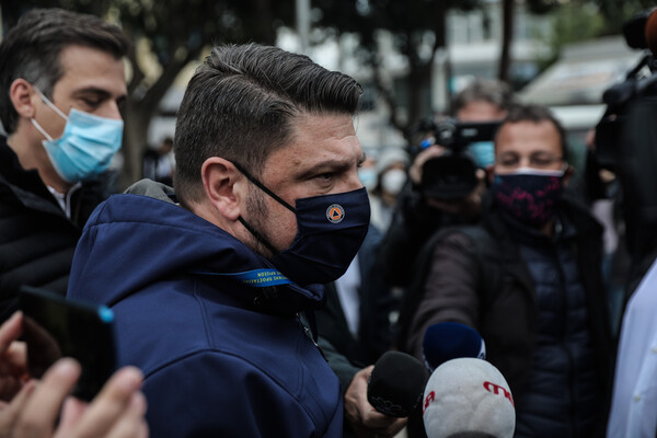 Εκτάκτως στη Θεσσαλονίκη Χαρδαλιάς-Αρκουμανέας - Πληροφορίες για κρούσματα νοτιοαφρικανικής μετάλλαξης