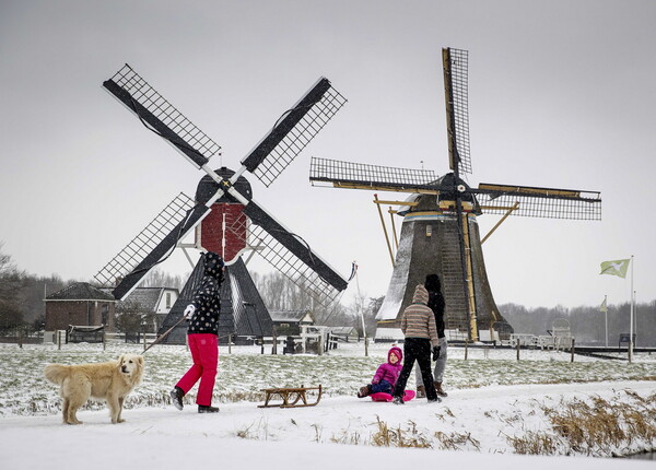Ισχυρή χιονοθύελλα σαρώνει την Ολλανδία- Η πρώτη έπειτα από 10 χρόνια