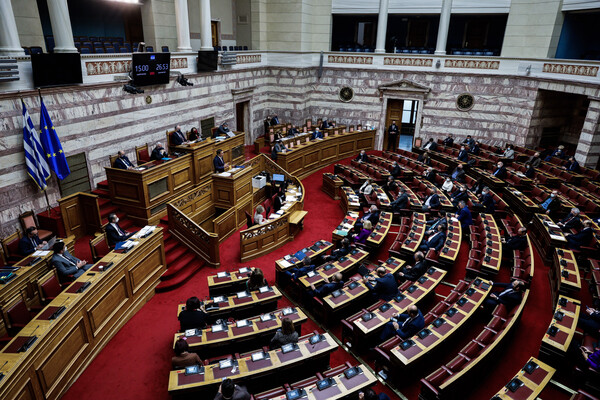 Live η συνεδρίαση στη Βουλή για το ελληνικό #metoo